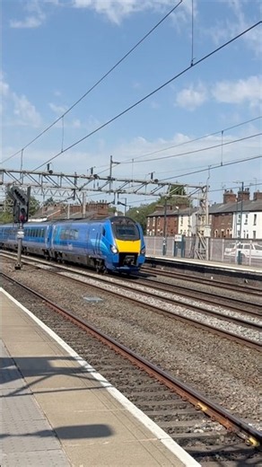1M01 0850 lumo (west coast) - class 222601Stirling to London Euston. #lumo #class222 #westcoast