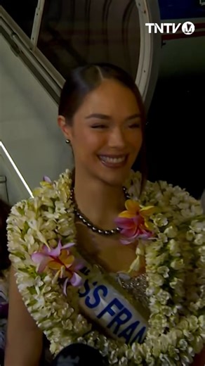 Revivez le retour triomphal de Miss France, Hinaupoko Devèze, dimanche soir à l'aéroport de Tahiti Faa'a. Un moment fort en émotions pour la jeune femme. "Je n'aurais jamais rêvé d'un plus bel accueil" | TAHITI TV