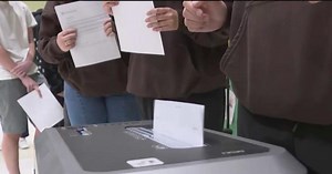 College rejection letter party takes the sting out of 'Not accepted'