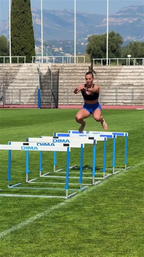 BAREFOOT KANGAROO JUMPS 🦘 #jump #sport #hurdles | jumping