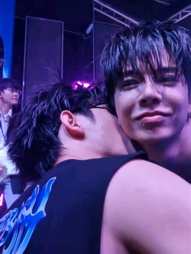 Fangirling 2025 with BillyBabe ✨️🤍 From fansigns, birthday concerts, cafe meets, press tours and even red carpet events, this year has been amazing ❤️ Love you to the moon and back @bbil1ypn @babe_in_ 🥂 to 2026 ALWAYS TOGETHER WITH BILLYBABE #NewYearbeginswithBillyBabe