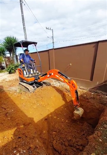 Small Excavators for Household Use: A Customer Review
