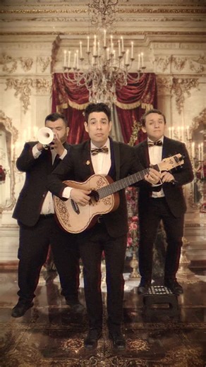 Ojo aquí! Mejor suban las fotos hasta que ya estén bien bien seguros, porque después vamos a querer saber todo el chisme. 👀👀 | Los Tres Tristes Tigres