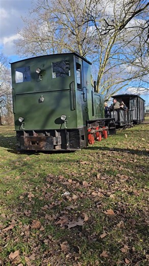Dieselloco on the move 🚂 german #narrowgauge #dieselloco #diesellok #heritagerailway #eisenbahn