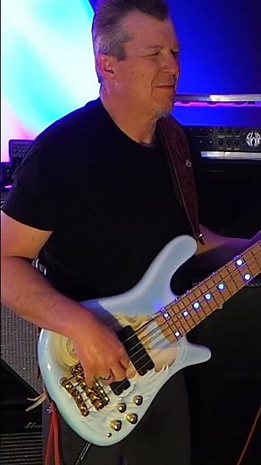 Warwick Streamer | Custom "Angel Bass" | w. Andy Irvine #warwick #warwickbass #streamer #andyirvine