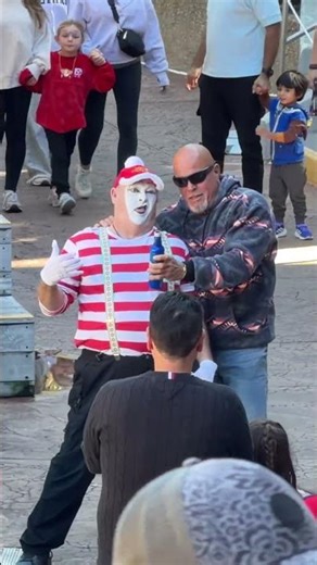 Another day, another Tom the Mime masterpiece 😂 #tomthemime #seaworldmime #comedy #shorts #funny