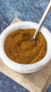 Here’s an easy recipe to make your own curry powder at home using ingredients you probably already have. This way, you can whip up your favorite curry dishes whenever you want. 😉 👇 Grab the full recipe in the comments! | Chili Pepper Madness - Recipes & More from a Gourmet Chilihead