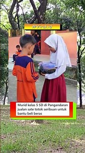 A 5th grade elementary school student in Pangandaran sells totok satay to help buy rice.