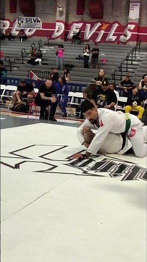 Epic Grappling Match: Watch the Intense Body Battle! #shorts