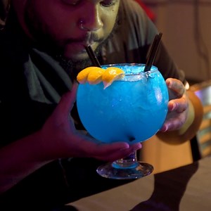 '80s and '90s kids: This restaurant will take you right back in time 🤘 http://dlsh.it/vW7m2MN | Delish