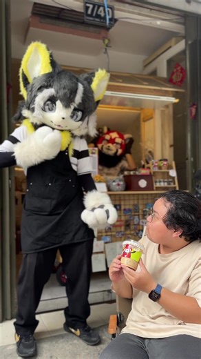 Café Lắc Red Panda: Trải Nghiệm Fursuit Độc Đáo