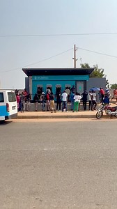 153K views · 3K reactions | O novo caixa automático do Zango facilita o dia a dia dos moradores ao permitir o levantamento e depósito de dinheiro de forma rápida e conveniente. Localizado em um ponto estratégico, o caixa oferece segurança e praticidade, evitando deslocamentos longos para realizar transações bancárias. | Isabel Shay | Facebook