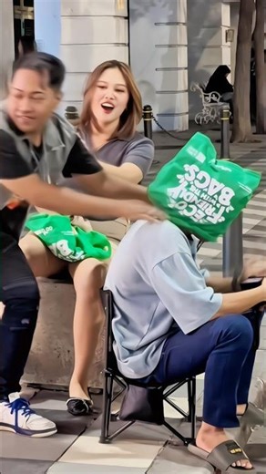 Head covering prank very panicked women #viralvideo #viralshort #trendingshorts