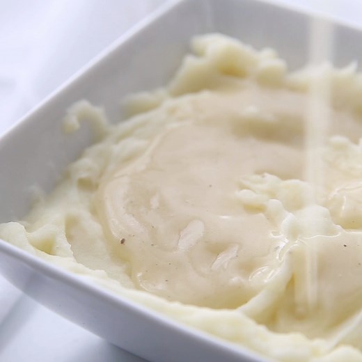 236K views · 165 reactions | Making the perfect gravy every time is simple with or without pan drippings using the step by step directions. Pour it over potatoes or meat for your holiday meal or anytime Find the recipe here:https://www.yourhomebasedmom.com/easy-gravy-recipe/] | yourhomebasedmom | Facebook