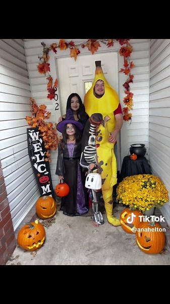 Creative Addams Family Costume Ideas Gone Wrong