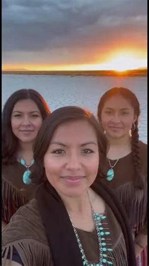 To my friends across the States, if you believe in building bridges instead of walls, and you have no problem with us, can we be friends? Follow to join our family! 🤝 #EqualityMatters #IndigenousVoices #Peace #USA