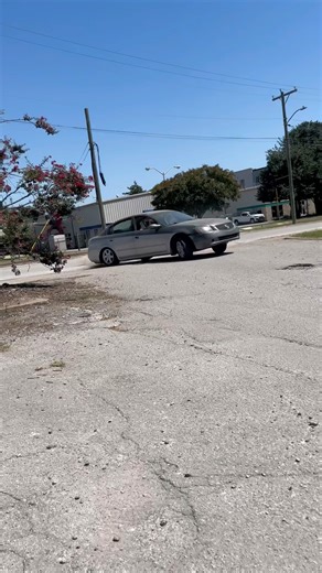 HOW TO DRIVE A NISSAN ALTIMA #trending #automobile #funny #lol #driving #nissan #altima #stuntdriver