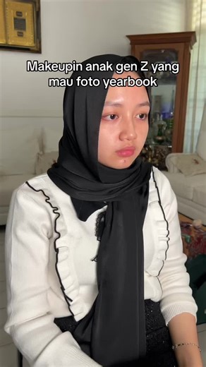 Tutorial Makeup Gen Z untuk Foto Yearbook
