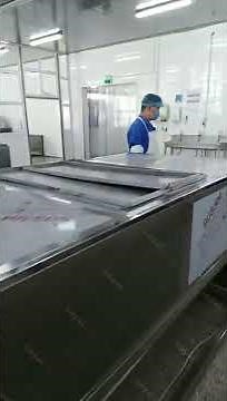 How does auto defrost work in a microwave?