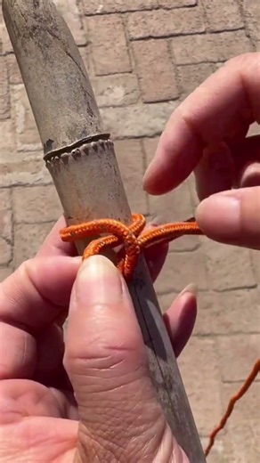 Method for tying knots to pick up objects