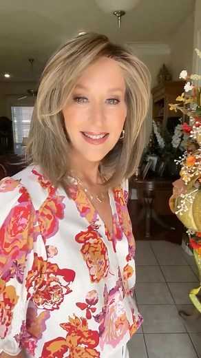 126K views · 881 reactions | Lights, camera, confidence ✨ Straight To Camera brings the drama in the best way. "A sleek, lightweight dream." @crazywiglady wears hers in SS Iced Cappuccino. Find Straight To Camera in your favorite shade: https://bit.ly/4c40vCF | Raquel Welch Wigs | Facebook