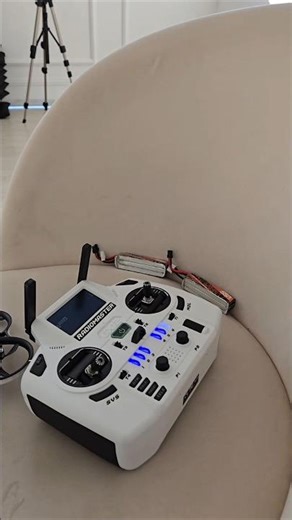 The Radiomaster GX12 Gemini remote controller is a dual-frequency remote control for FPV drones.