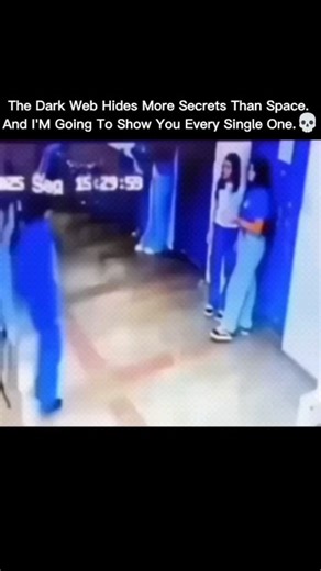 Dark Failes on Instagram: "Follow @darkfailss for more 💥 利用动能路面将车辆通行转化为电能。这些路面嵌入压电晶体和感应线圈，捕捉来自汽车、自行车轮胎的振动和压力。当车辆驶过时，重量和速度会对路面产生动态载荷。路面会微幅变形，从而引发机械应力。内置的压电材料将这种应力转化为电能，同时电磁感应捕捉滚动动能。每辆车通过时产生微量电荷，而高速公路上数万车辆累积就能生成足够电力驱动路灯、交通信号和充电站。在鹿特丹港附近的高流量路段，每天约有5万辆车为系统贡献能量。这些电能可储存于电池或实时并网，减少化石燃料依赖，并推动智能交通基础设施。这种技术将日常交通转化为可靠的可再生能源#荷兰 #知识 #事实 你知道吗推荐＃科技 ＃创新 ＃能源 ＃可持续 实验 热门"