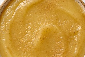 How To Make Applesauce in the Slow Cooker