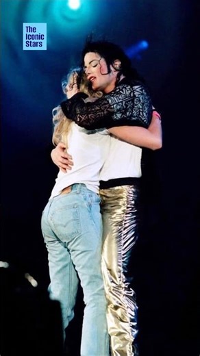 A girl hugging Michael Jackson feels like hugging pure magic ✨ #michaeljackson