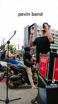 Pengamen Bersuara Emas