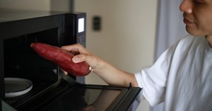 How to Cook a Sweet Potato in the Microwave