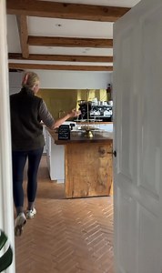 Som noget helt nyt har vi pop up kagebuffet i Bondehuset ☺️ Her kan du spise dig mæt i gårdens skønne kager og lagkager 🍰🧁😋 Samt nyde en god kop kaffe eller the ☕️ Book bord i 2 timer til kaffe kage ad libitum på 28715851 eller cafedjurs@gmail.com Husk at gøre opmærksom ved booking at det er til kaffe og kage buffet i bondehuset. Pop up caféen har åbent på lørdag d. 3 og søndag d. 4 kl 13-17 Vi håber at se en masse af jer i weekenden ❤️ Obs. Vores hyggelige stuer er indrettet med langborde me