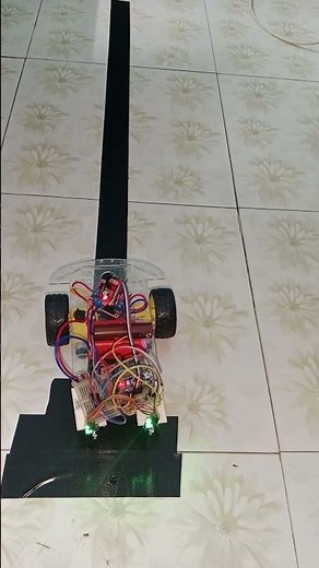 Line follower car. #arduinoboard #education #youtubeshorts #viral #viralvideo #youtubevideo