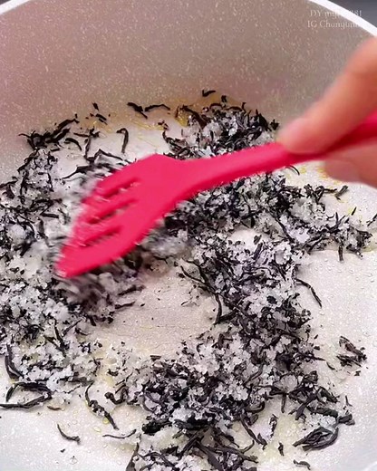 食飽去旅行 | Creative and Easy Sago Milk Tea, 用大顆西米代替珍珠，但不是珍珠！是西米的口感！只是不用揉麵團💥不用搓粉圓。 30g sugar, 8g black tea leaves, 300g boiling water, 300g milk, 30g... | Instagram