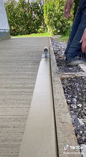 Achieve Perfect Concrete Edging with These Tips!
