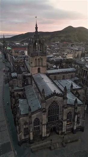 🏴 Edinburgh: Scotland's Timeless Capital! 😍