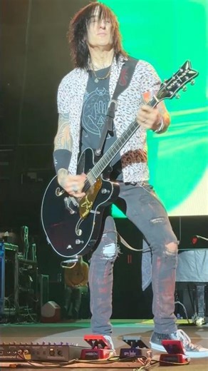 Richard Fortus’ Pedalboard Up Close — Guitar Nerd Heaven