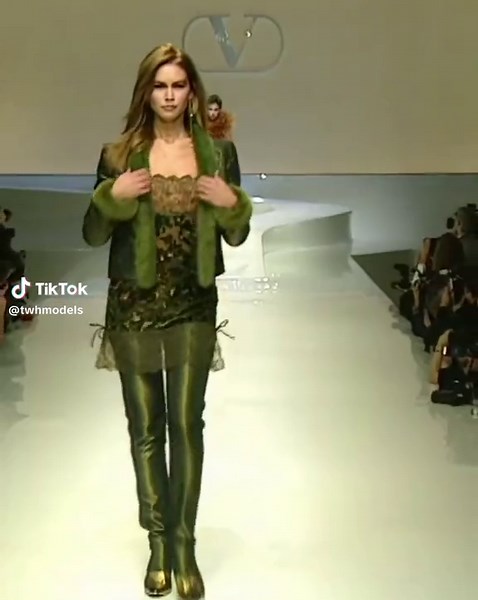 Valeria Mazza Supermodel: Runway Show for Valentino 1997