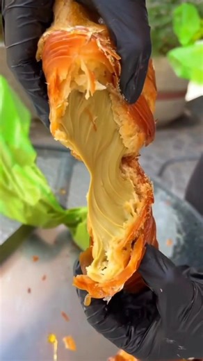 Sound ON! 🔊 The Crispiest Croissant ever? 🥐🤤 #shorts