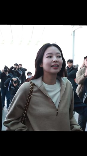 Jennie Arrives at ICN Airport for Chanel Show in Paris