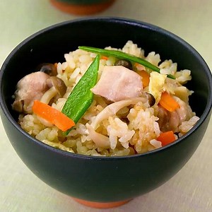 簡単！ めんつゆ五目炊き込みご飯のレシピ動画・作り方 | デリッシュキッチン
