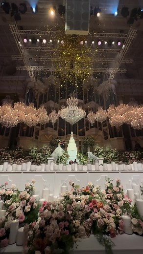 Capturing a Magical Wedding Cake Cutting Moment