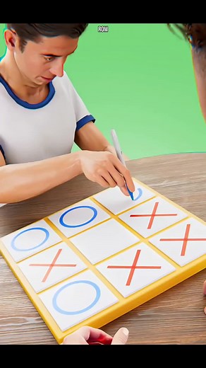 📌Detail Faktanya: Strategi tic-tac-toe atau “XO” yang dijelaskan dalam video sebenarnya bukan berasal dari satu kejadian tertentu, karena itu adalah pola strategi permainan klasik yang sudah dipakai selama puluhan tahun dalam permainan tic-tac-toe di berbagai negara. Permainan ini diyakini mulai populer secara modern di wilayah Amerika Utara dan Eropa pada akhir abad ke-19 hingga awal abad ke-20, terutama setelah sering dimuat di buku puzzle dan surat kabar. Fakta bahwa memulai dari kotak tenga