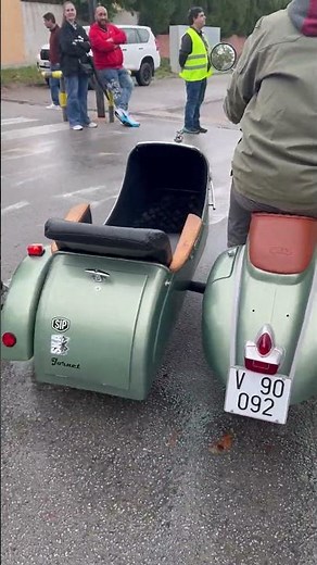 VESPA 150 Clásica con sidecar
