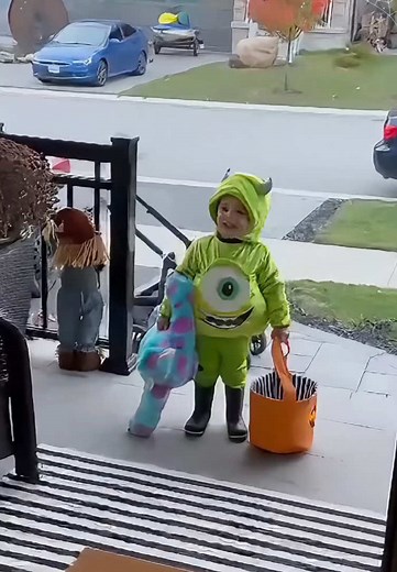 Funny Kids Trick or Treating Moments Compilation