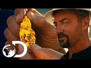 Inexperienced Miner Finds The Biggest Nugget Dave Has Ever Seen | Gold Rush: Dave Turin's Lost Mines