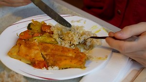 VIDÉO. « On a préparé 2 200 repas au lieu de 1 500 » : une cheffe étoilée en cuisine au crous de Saint-Denis