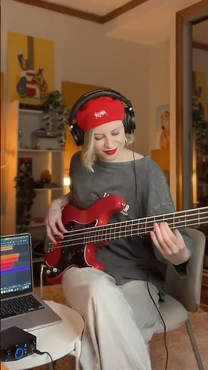 Ana Pshokina dials in her sound with Rumble Native Bass in Fender Studio Pro