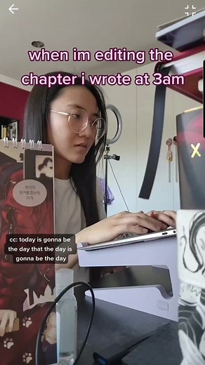 sometimes i cant english but i try ⭐️ #booktok #writertok #authortok #readersoftiktok #relatable #writersoftiktok #authorsoftiktok #writer #author #bookish #bookworm #bookclub #books #amwriting #writingromance #aussiebooktoker #aussiebooktok #booktoker #readingbooks