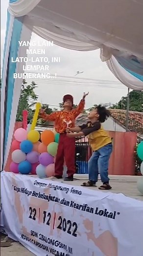 yang lain maen lato-lato, ini lempar bumerang di atas panggung #shorts #boomerang #opik_boomerang